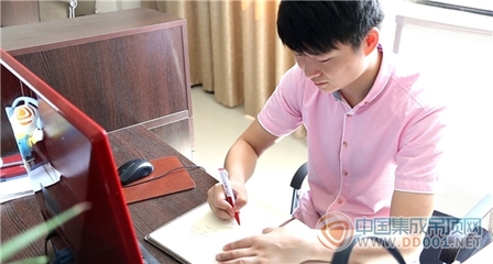 走進(jìn)世紀(jì)豪門(mén),向普通人致敬-再出發(fā)新聞-再出發(fā)-中國(guó)集成吊頂網(wǎng)-集成吊頂十大品牌|打造集成吊頂行業(yè)最好的門(mén)戶網(wǎng)站