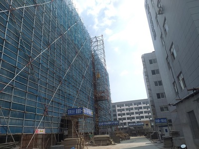 華通一體化智慧工業(yè)園區(qū)新建綜合大樓順利結(jié)頂